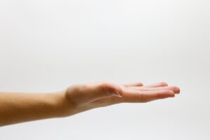 美容クリニックでの若返りモニター募集はどのように行われるの？