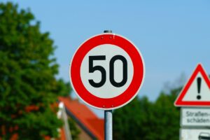 50代のこめかみのくぼみを改善する注入方法は？